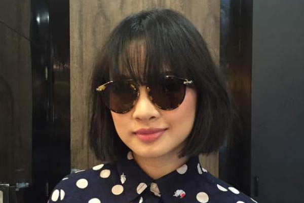 Kacamata dipakai oleh selebriti Andien Aisyah