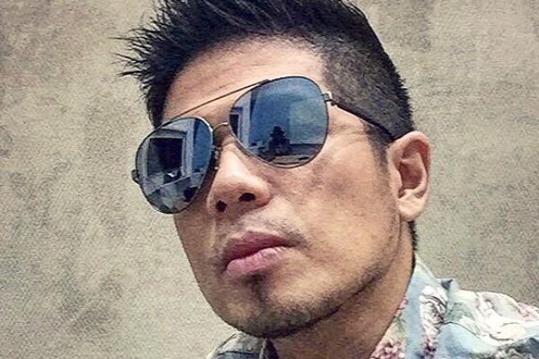 Kacamata dipakai oleh selebriti Baim