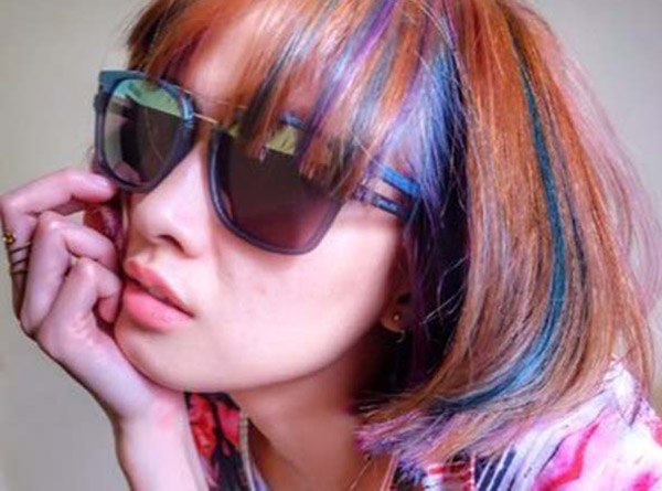 Kacamata dipakai oleh selebriti Chika Jessika