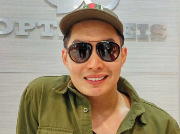 Kacamata dipakai oleh selebriti Edric Tjandra
