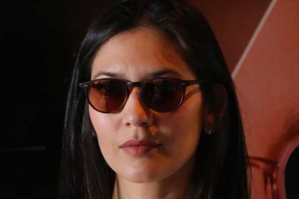 Kacamata dipakai oleh selebriti Hannah Al Rashid