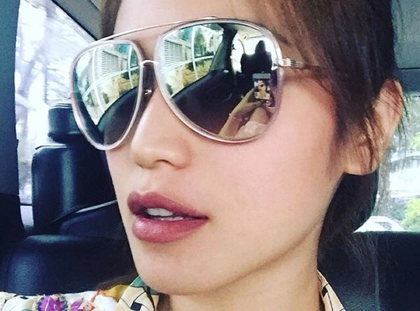 Kacamata dipakai oleh selebriti Jessica Iskandar