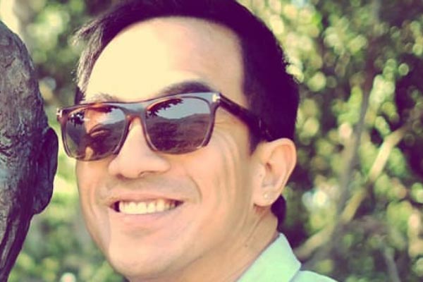 Kacamata dipakai oleh selebriti Joe Taslim