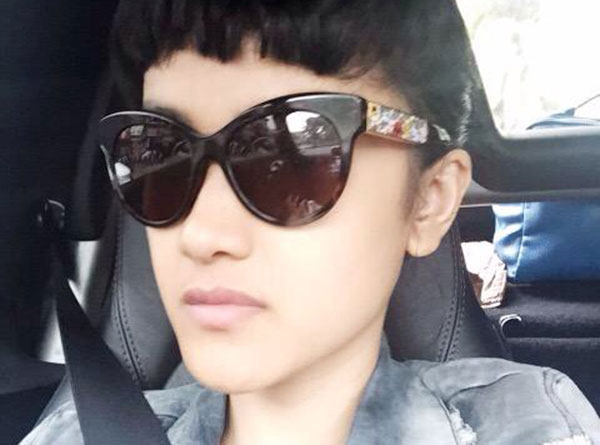 Kacamata dipakai oleh selebriti Julia Perez