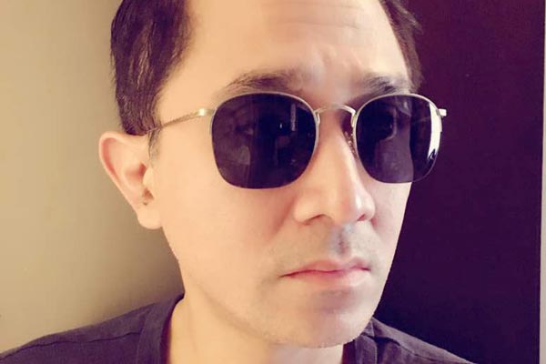Kacamata dipakai oleh selebriti Lukman Sardi