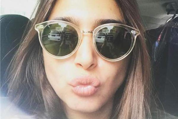 Kacamata dipakai oleh selebriti Nabila Syakieb