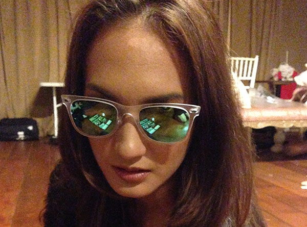 Kacamata dipakai oleh selebriti Nadine Chandrawinata