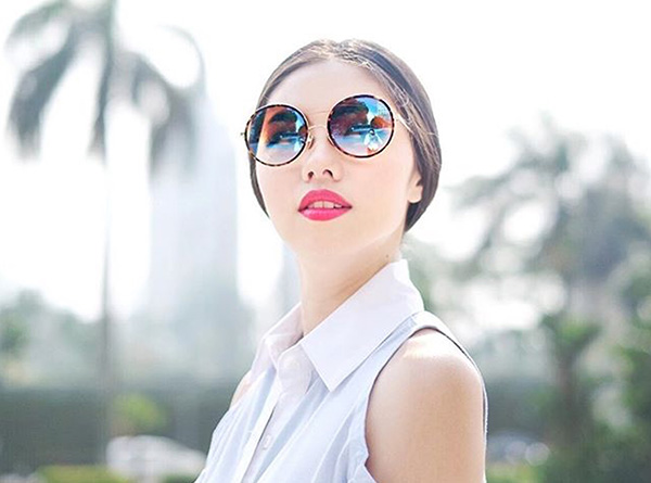 Kacamata dipakai oleh selebriti Olivia Lazuardy