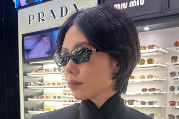 Kacamata dipakai oleh selebriti Olivia Lazuardy