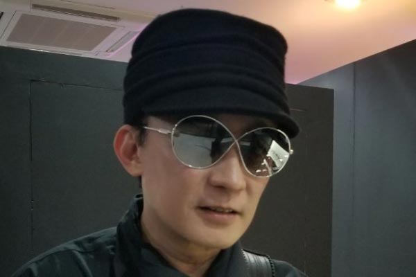 Kacamata dipakai oleh selebriti Rinaldy A Yunardi