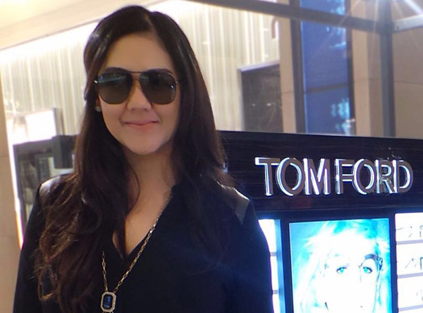 Kacamata dipakai oleh selebriti Sissy Prescillia
