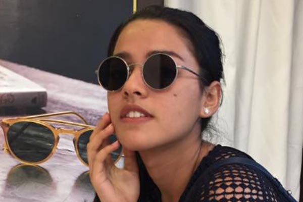 Kacamata dipakai oleh selebriti Susan