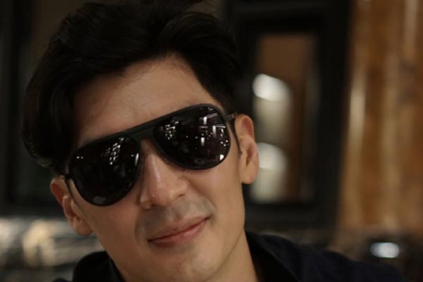 Tim Hwang